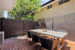 Markwell Surf · Courtyard Stay Steps from Beach