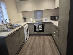 House - Sleeps 6 & Parking