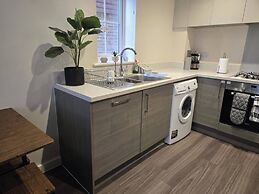 House - Sleeps 6 & Parking
