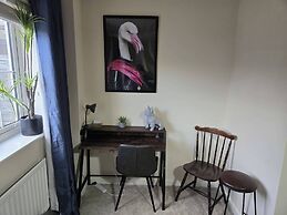 House - Sleeps 6 & Parking