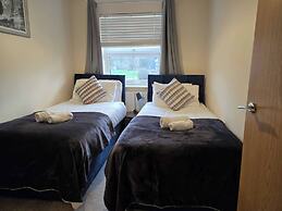 House - Sleeps 6 & Parking