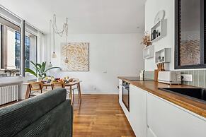 Chic 1BR by Hotel de Ville & The Louvre