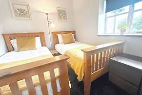 3 Bed Harbour-view Cottage Sleeps 6 - Dog Friendly