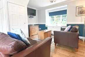 3 Bed Harbour-view Cottage Sleeps 6 - Dog Friendly