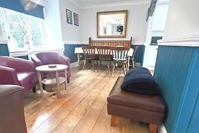 3 Bed Harbour-view Cottage Sleeps 6 - Dog Friendly