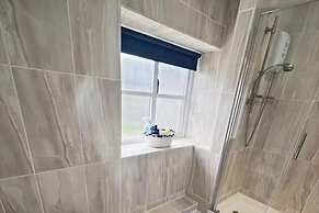 3 Bed Harbour-view Cottage Sleeps 6 - Dog Friendly