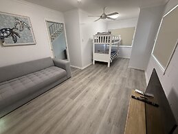 The Palms - Beach Retreat With Pool, Garden, BBQ