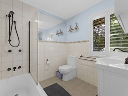 The Palms - Beach Retreat With Pool, Garden, BBQ