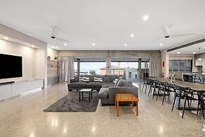Striking Luxury Home With Garden & BBQ