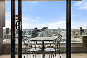 Stylish Two-bed Retreat in Central Melbourne