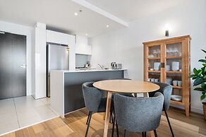 Stylish Two-bed Retreat in Central Melbourne