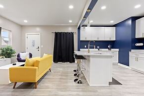 Modern Comfort Downtown Indy Stylish 3BR Getaway