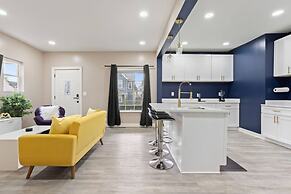 Modern Comfort Downtown Indy Stylish 3BR Getaway