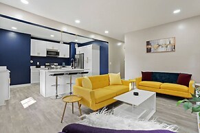 Modern Comfort Downtown Indy Stylish 3BR Getaway