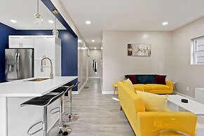 Modern Comfort Downtown Indy Stylish 3BR Getaway