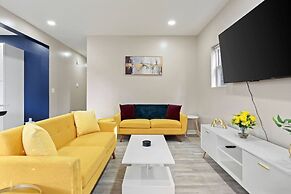 Modern Comfort Downtown Indy Stylish 3BR Getaway