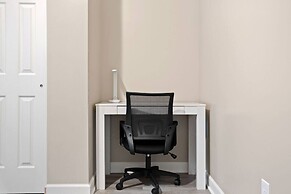 Modern Comfort Downtown Indy Stylish 3BR Getaway