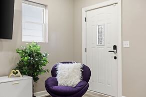 Modern Comfort Downtown Indy Stylish 3BR Getaway