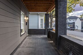 Modern Comfort Downtown Indy Stylish 3BR Getaway