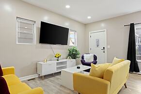 Modern Comfort Downtown Indy Stylish 3BR Getaway