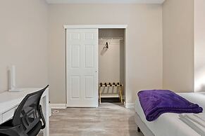 Modern Comfort Downtown Indy Stylish 3BR Getaway