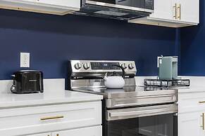 Modern Comfort Downtown Indy Stylish 3BR Getaway