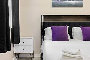 Modern Comfort Downtown Indy Stylish 3BR Getaway