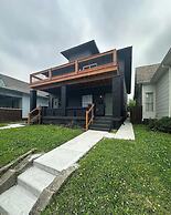 Modern Comfort Downtown Indy Stylish 3BR Getaway