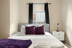 Modern Comfort Downtown Indy Stylish 3BR Getaway
