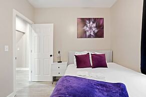 Modern Comfort Downtown Indy Stylish 3BR Getaway