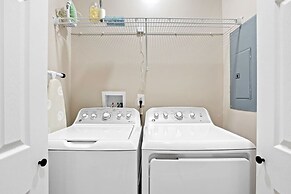 Modern Comfort Downtown Indy Stylish 3BR Getaway