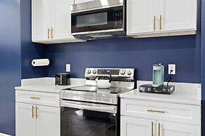Modern Comfort Downtown Indy Stylish 3BR Getaway