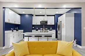 Modern Comfort Downtown Indy Stylish 3BR Getaway