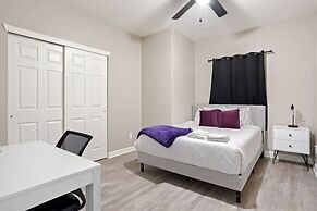 Modern Comfort Downtown Indy Stylish 3BR Getaway