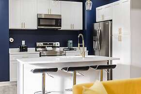 Modern Comfort Downtown Indy Stylish 3BR Getaway