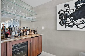 Coastal Enclave Key Biscayne Oceanview w Pool