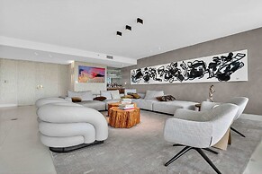 Coastal Enclave Key Biscayne Oceanview w Pool