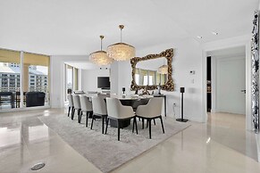 Coastal Enclave Key Biscayne Oceanview w Pool