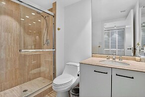 Coastal Enclave Key Biscayne Oceanview w Pool