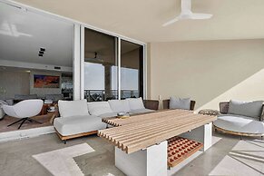 Coastal Enclave Key Biscayne Oceanview w Pool