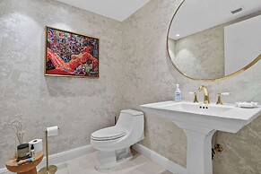Coastal Enclave Key Biscayne Oceanview w Pool