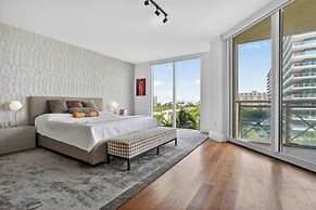 Coastal Enclave Key Biscayne Oceanview w Pool
