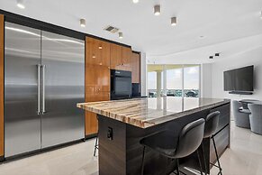Coastal Enclave Key Biscayne Oceanview w Pool