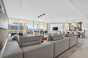 Coastal Enclave Key Biscayne Oceanview w Pool