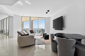 Coastal Enclave Key Biscayne Oceanview w Pool