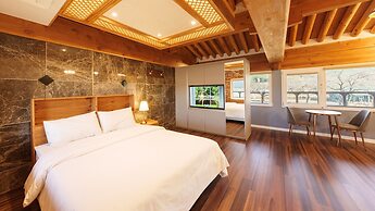 Hanok Pension Wanggyeong