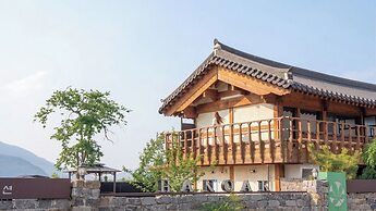 Hanok Pension Wanggyeong