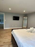 Lake Access 4 Bed 3 Bath HOT TUB