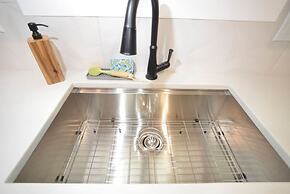 Lake Access 4 Bed 3 Bath HOT TUB