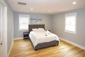 Lake Access 4 Bed 3 Bath HOT TUB